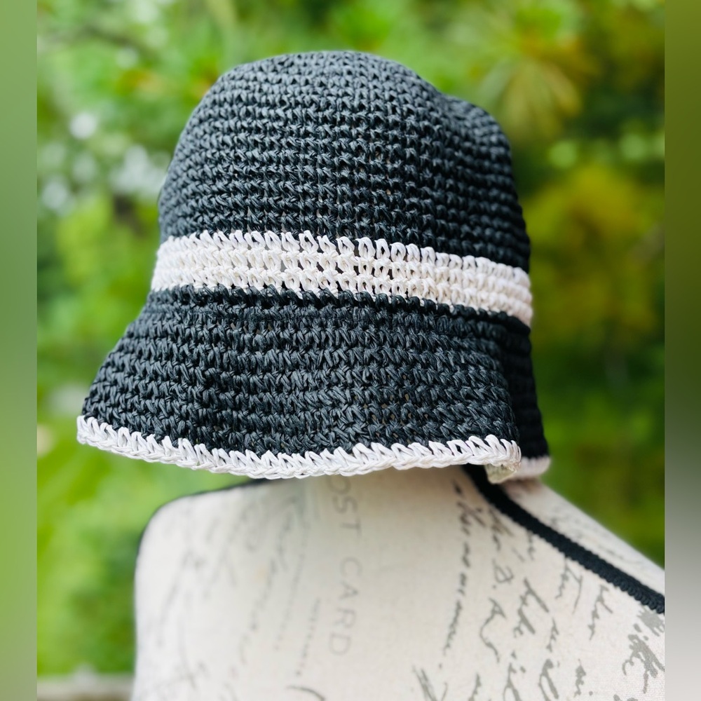 Vintage Woven Bucket Hat
Black & White
Like New